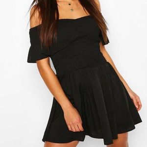 2/$25✨Boohoo Shirred Dress